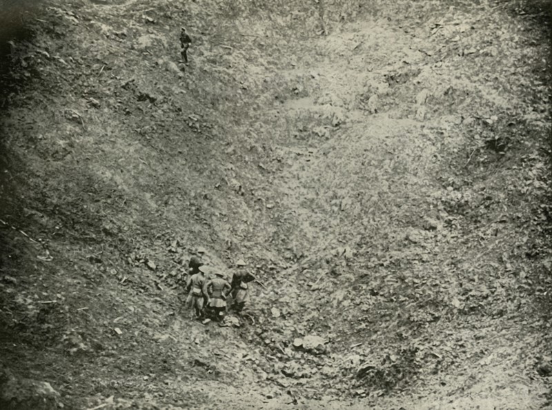 A Mine Crater in High Wood', (1919).