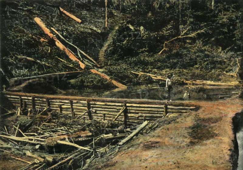 Saint-Elie. Le Grand Batardeau. (Construction)', (Building a Cofferdam), 1900.
