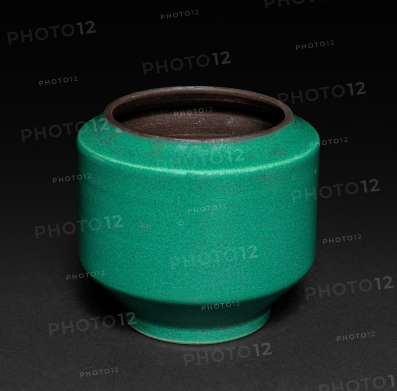 Camellia-Leaf-Green Cylindrical Vase, 1661-1722. Creator: Unknown.