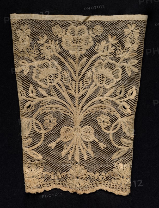 Cuff with Floral Vines, 19th century. Creator: Unknown.