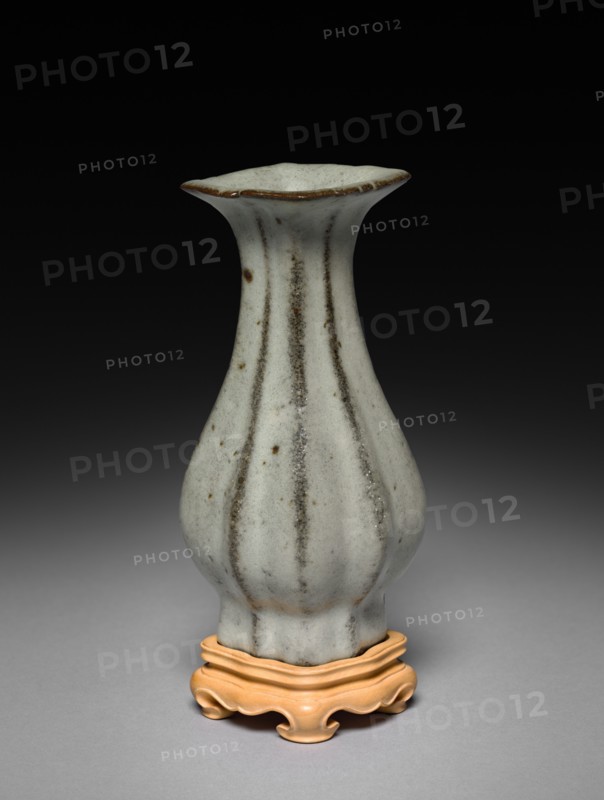 Lobed Vase: Guan ware, 1127-1279. Creator: Unknown.