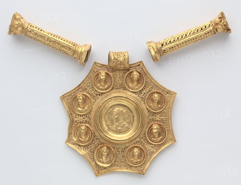 Octagonal Pendant with Corinthian Column Spacers and Clasp Set , 324-326. Creator: Unknown.