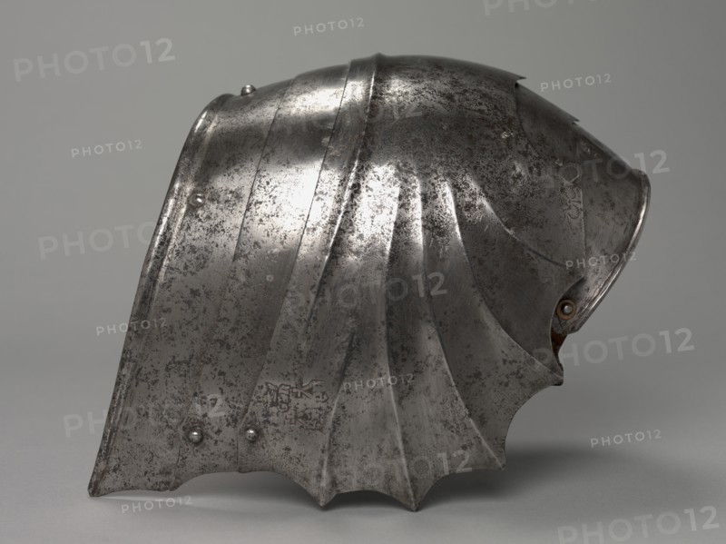 Pair of Gothic Fan-Shaped Pauldron (right), c. 1485-1500. Creator: Antonio Missaglia (Italian, 1416/17-1495/96).