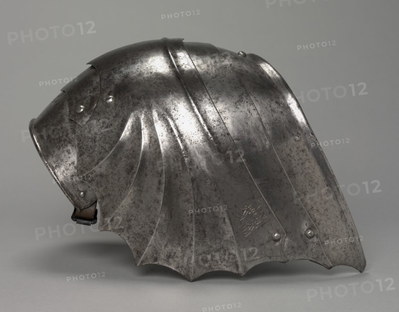 Pair of Gothic Fan-Shaped Pauldron (left), c.1485-1500. Creator: Antonio Missaglia (Italian, 1416/17-1495/96).