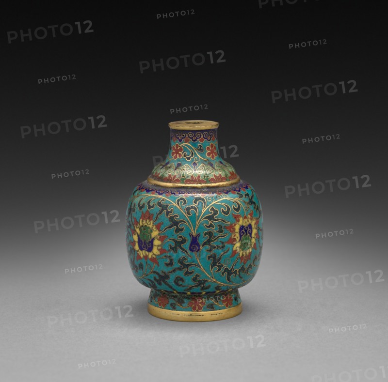 Snuff Bottle with Floral Scrolls, 1736-1795. Creator: Unknown.