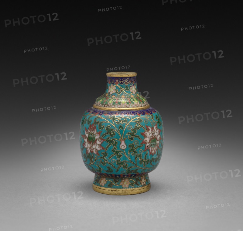 Snuff Bottle with Floral Scrolls, 1736-1795. Creator: Unknown.