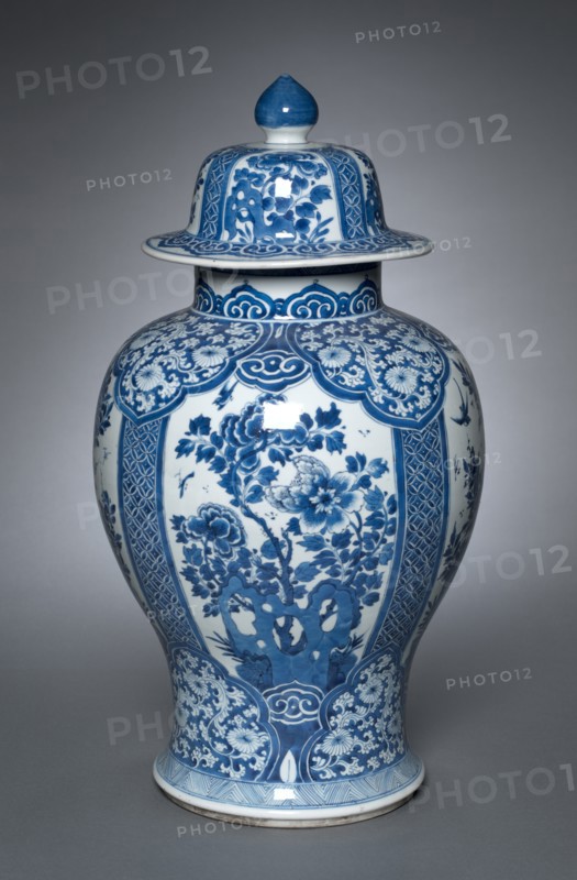 Vase with Cover, Qing dynasty (1644-1911), Kangxi reign (1661-1722). Creator: Unknown.