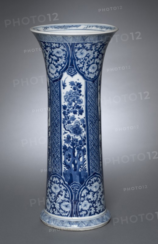 Vase, Qing dynasty (1644-1912), Kangxi reign (1661-1722). Creator: Unknown.