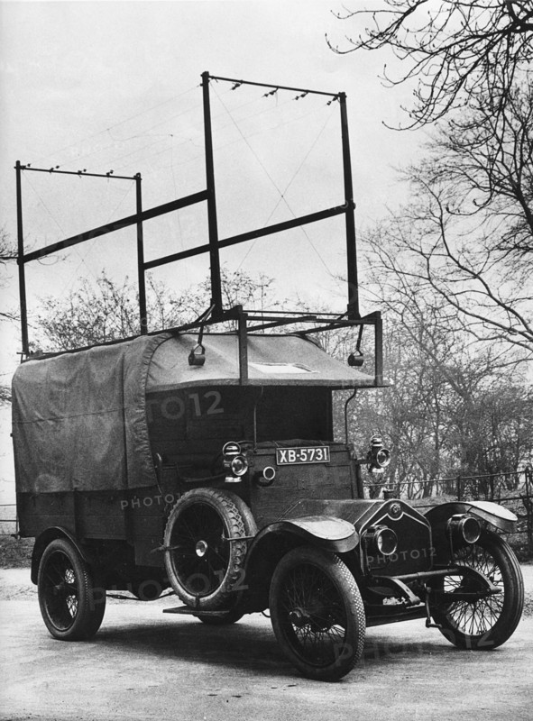 1918 Crossley 25-30hp Met Police van, used by Flying Squad. Creator: Unknown.