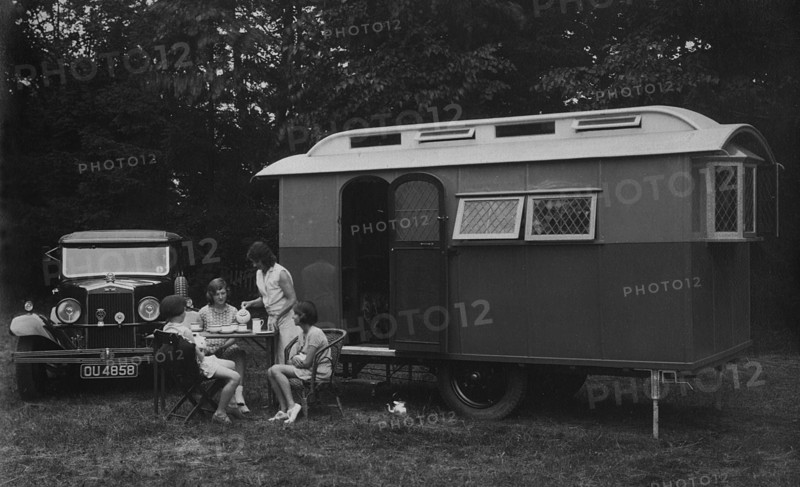 1930 Morris Oxfor Six with caravan. Creator: Unknown.