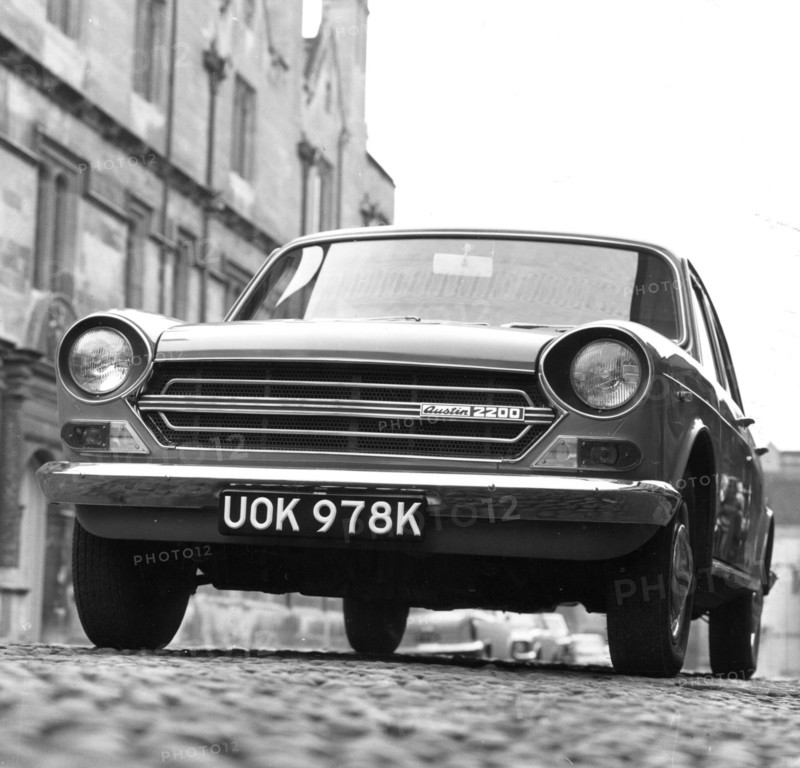 1972 Austin 2200 saloon. Creator: Unknown.