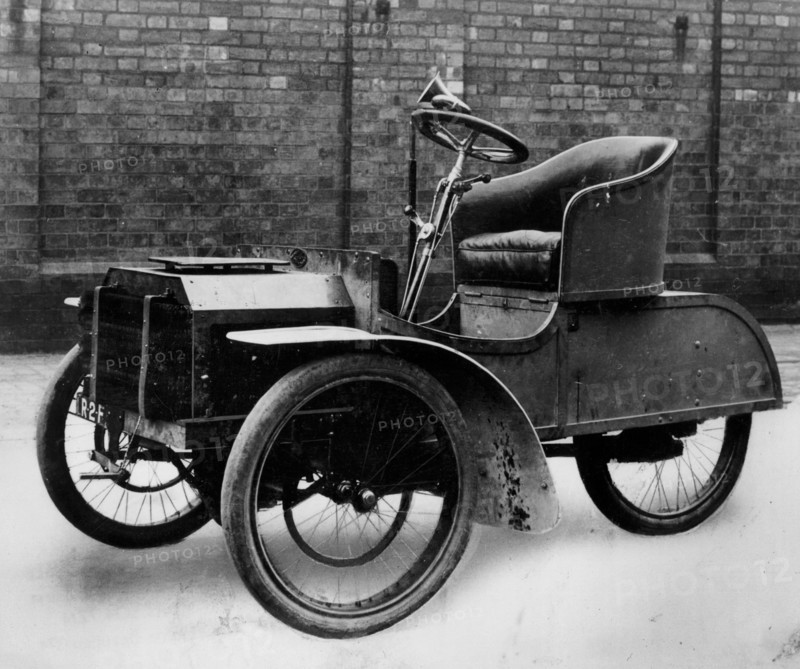 1904 Repton 4hp 3 wheeler. Creator: Unknown.