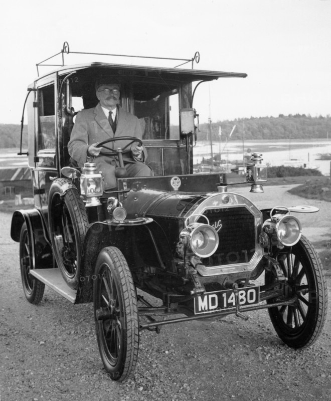 1908 Unic taxi cab. Creator: Unknown.