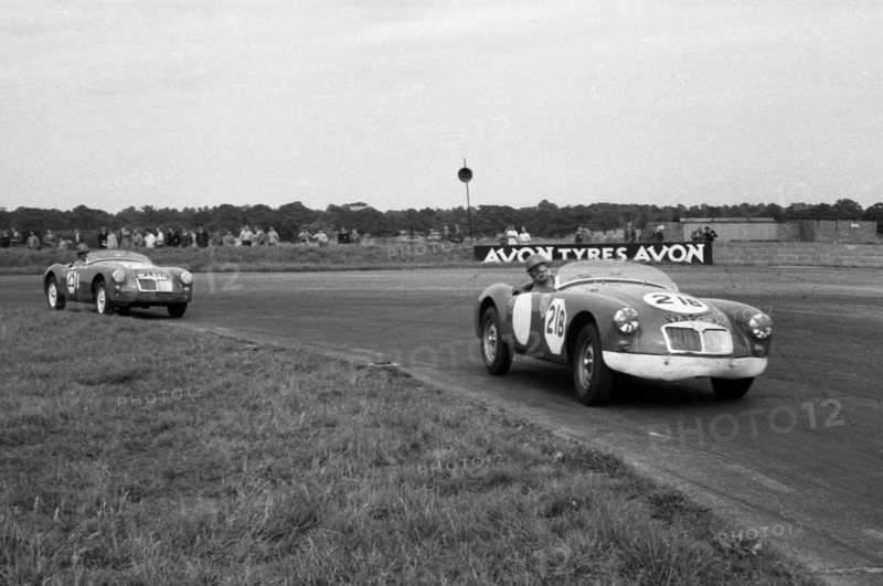 MGA Twin Cam, Dixon. 1959 Silverstone 6 hour. Creator: Unknown.