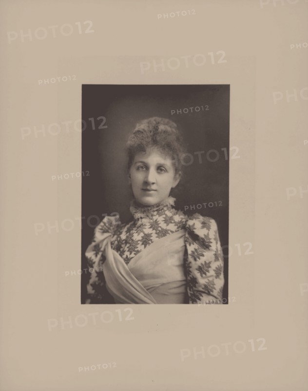 Portrait of the pianist and composer Liza Lehmann (1862-1918). Creator: Photo studio W. & D. Downey, London  .