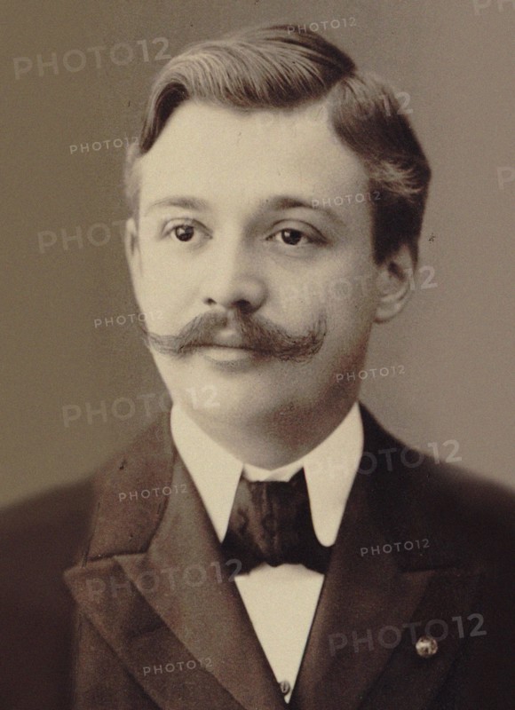 Portrait of the violinist and composer Henri Marteau (1874-1934). Creator: Photo studio N. Raschkow, Breslau  .