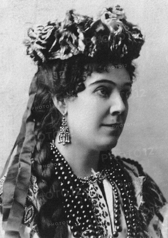 Portrait of Nadezhda Ivanovna Zabela-Vrubel (1868-1913), 1898. Creator: Anonymous.