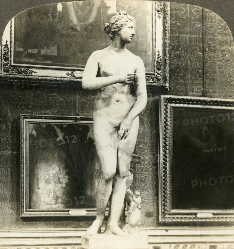 'Venus de Medici in the Uffizi Palace, Florence, Italy', c1909. Creator: Unknown.