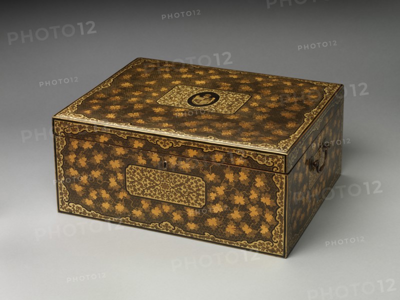 Tea chest with crest of Alexander Hamilton, late 18th century. Creator: Unknown.