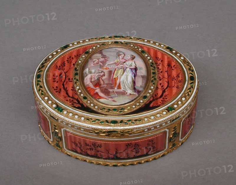 Snuffbox with scene of two maids and cupid at altar of love, ca. 1780. Creator: Les Frères Souchay.