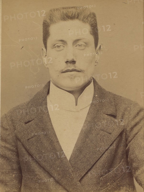 Ortiz. Léon. 25 ans, né à Paris. Commis d'architecte. Anarchiste. Voyage ordinairement en bicyclette., 1894.