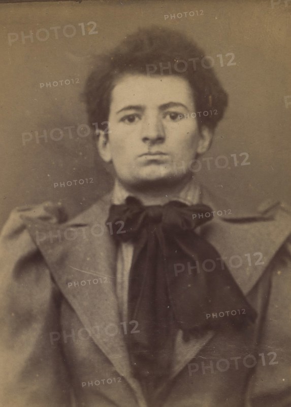 Adnet. Jeanne, Marie. Alphonsine (femme Quesnel). 22 ans, née à Argentan. Couturière. Anarchiste. 8/1/94., 1894.