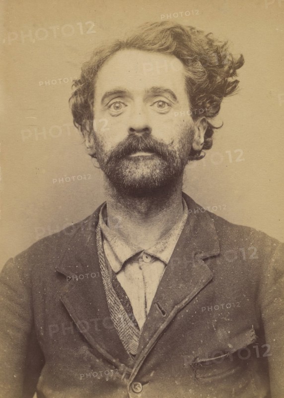 Carraglia. Charles. 39 ans, né à Moceto (It). Homme de lettres. Anar, infraction à la loi du 21/6/73. 13/3/94. , 1894.
