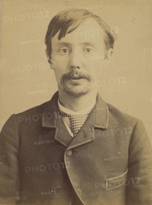 Chatillon. Jean-Baptiste. 31 ans, né à Toiseron des Minard (Cher). Employé de commerce. Note du cabinet. 10/5/82, 1882.