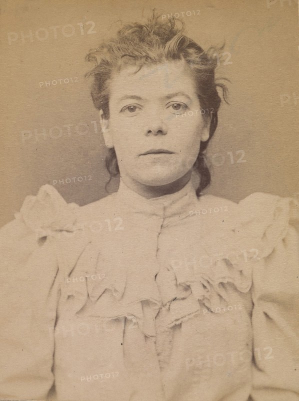 Cazal. Antoinette. 28 ans, née à Salgouz (Cantal). Couturière. Anarchiste. 28/2/94., 1894.