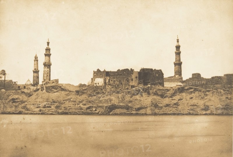 Vue de Girgeh et du littoral enlevé - par l'inondation du Nil, 1849-50.