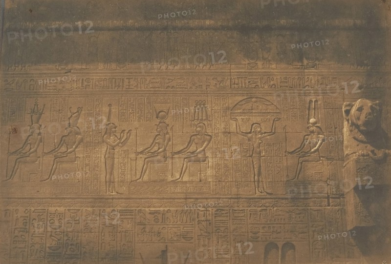 Sculptures sur la façade postérieure du grande Temple de Dendérah (Tentyris), 1849-50.
