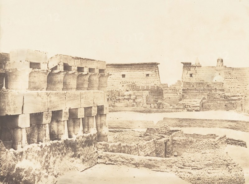 Palais et Village de Louxor, pris du Sud, Thèbes, 1849-50.