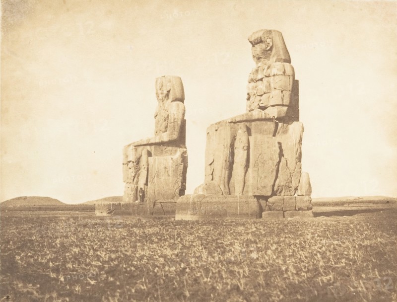 Vue des deux colosses de l'Aménophéum, à Thèbes, 1849-50.