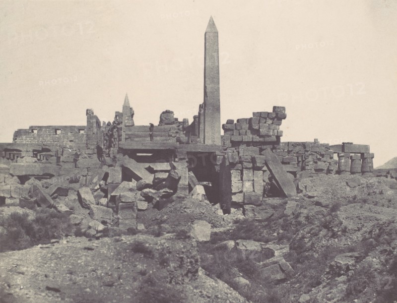 Thebes. Palais de Karnak. Sanctuaire de granit et salle Hypostyle, 1850.