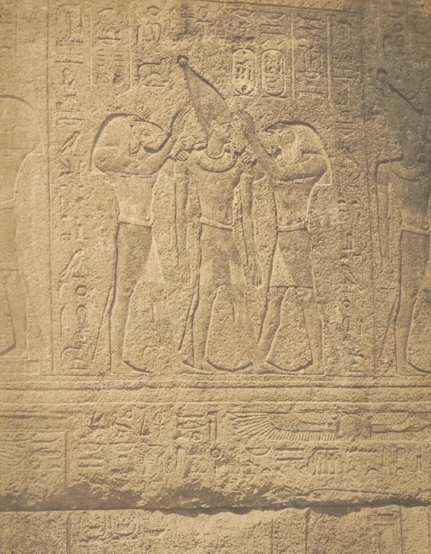Sculptures extérieures du Santuaire de granit du palais de Karnac (Sacre de Philippe-Aridée par les Dieux Thot et Hor-hat), 1849-50.