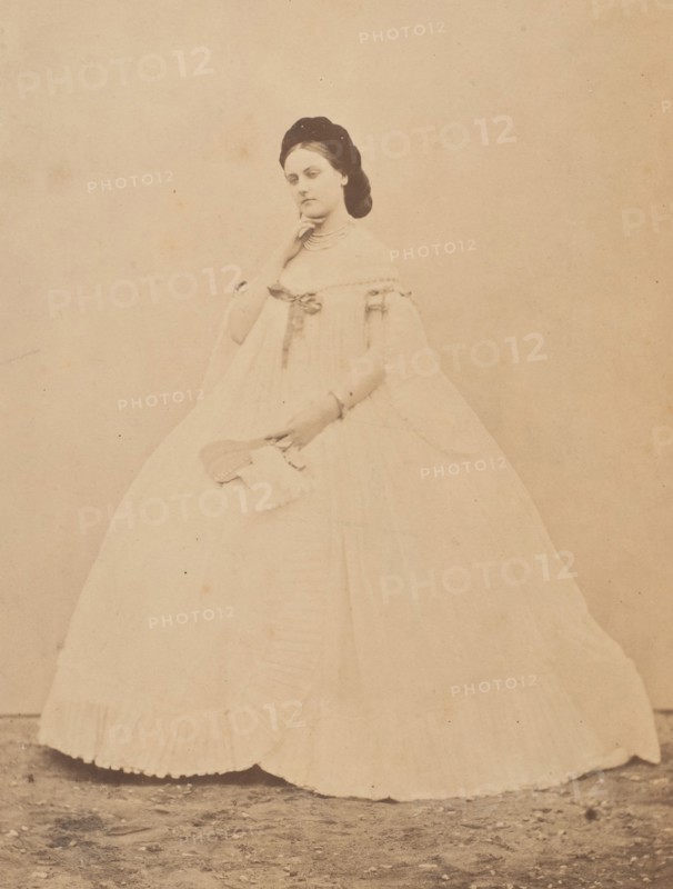 Le peignoir plissé (autre), 1860s.