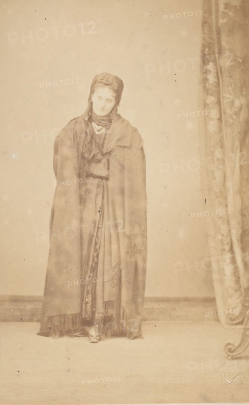 [La Comtesse in Cape with Fringe; Serie à la Ristori], 1860s.