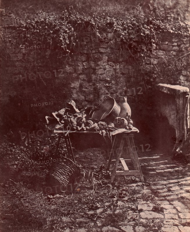 Nature morte: chaudron, cruche, et légumes, sur une table à trétaux, 1850-53.