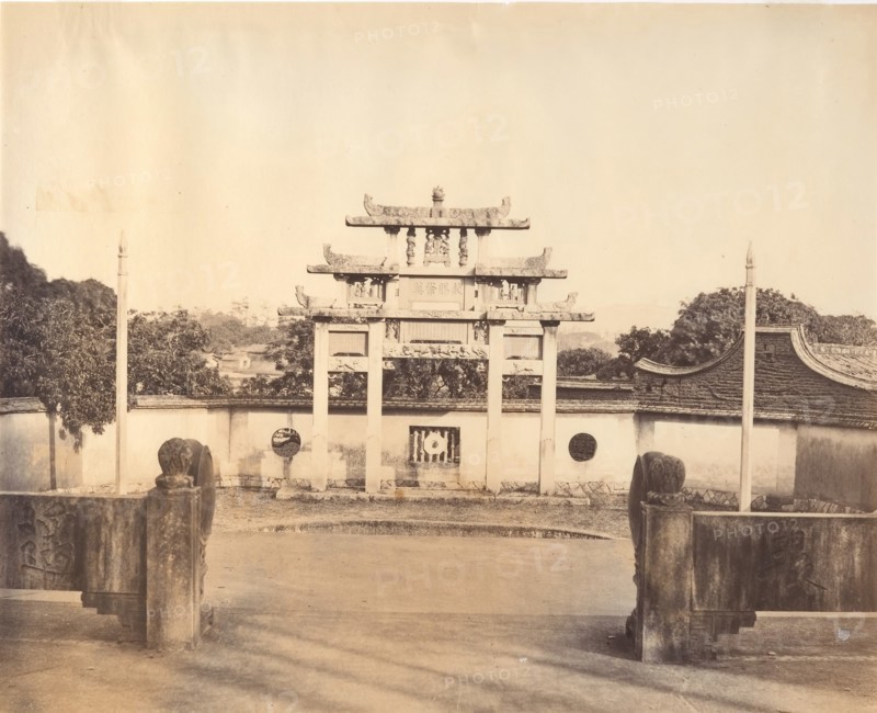 Triumphal Arche, Foochow, ca. 1869.