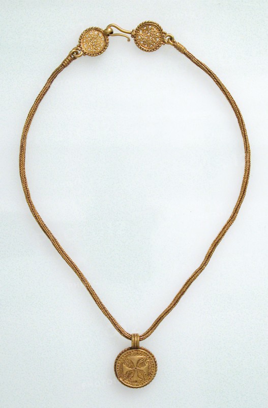 Gold Necklace with Pendant Cross, Byzantine, 6th-7th century.