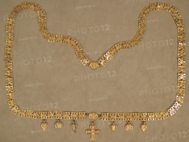 Gold Necklace with Cross, Byzantine, 6th century.