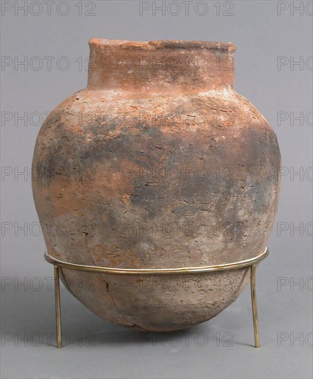 Amphora, Coptic, 4th-7th century.