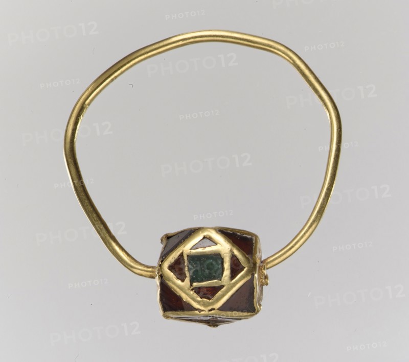 One of a Pair of Gold Cloisonné Earrings, Frankish, 500-550.