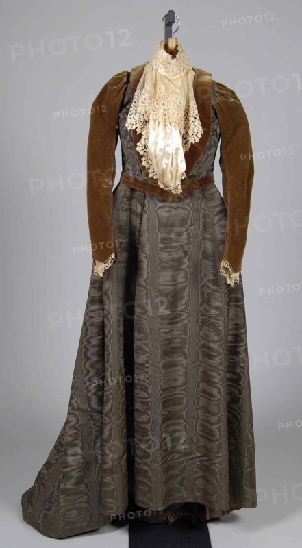 Afternoon dress, American, 1890-93.
