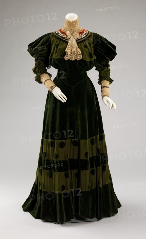 Dinner dress, French, 1894-96.