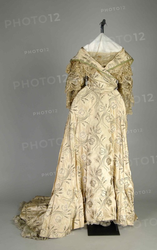 Evening dress, French, 1883-96.