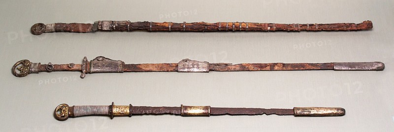 Sword with Scabbard Mounts