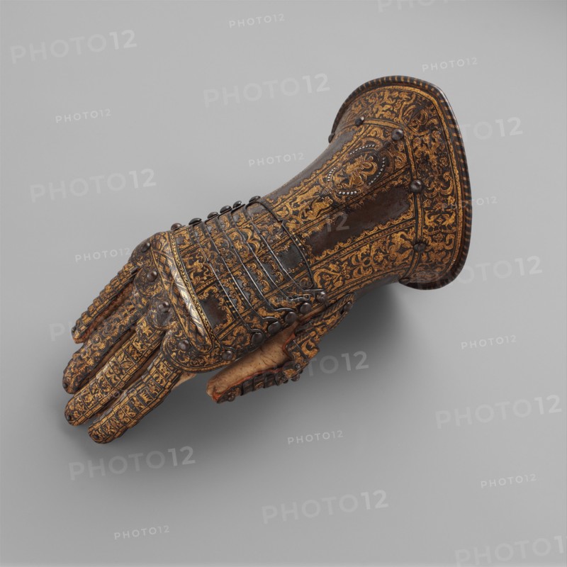 Gauntlet for the Right Hand