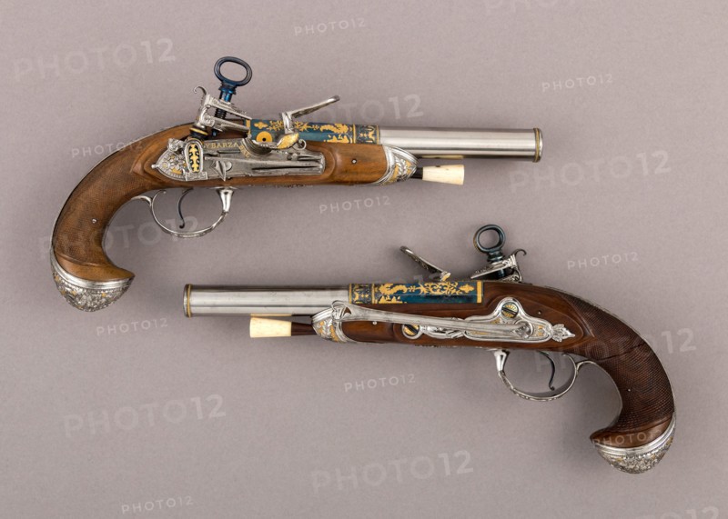 Pair of Pistols with Flintlocks a Las Tres Modas