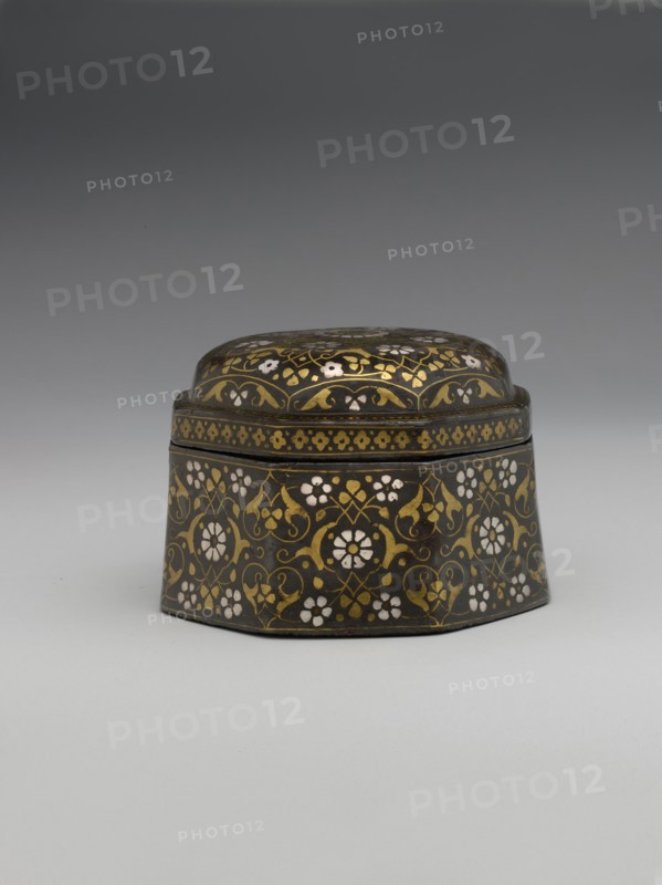 Bidri Box for Holding Pan